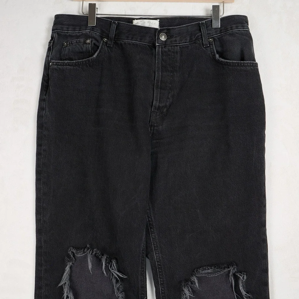 We The Free Free People Black Distressed Straight Leg Jeans Button Fly Size 31